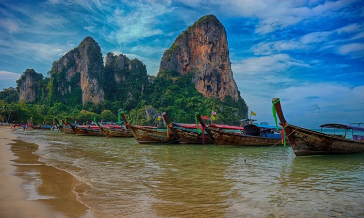Wie lange fliegt man nach Thailand?