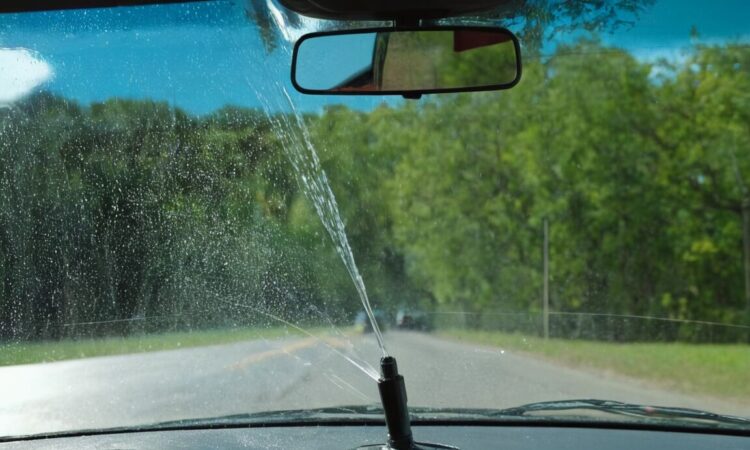 Die Scheibenwaschanlage funktioniert nicht: Woran kann das liegen und wie behebe ich das Problem?